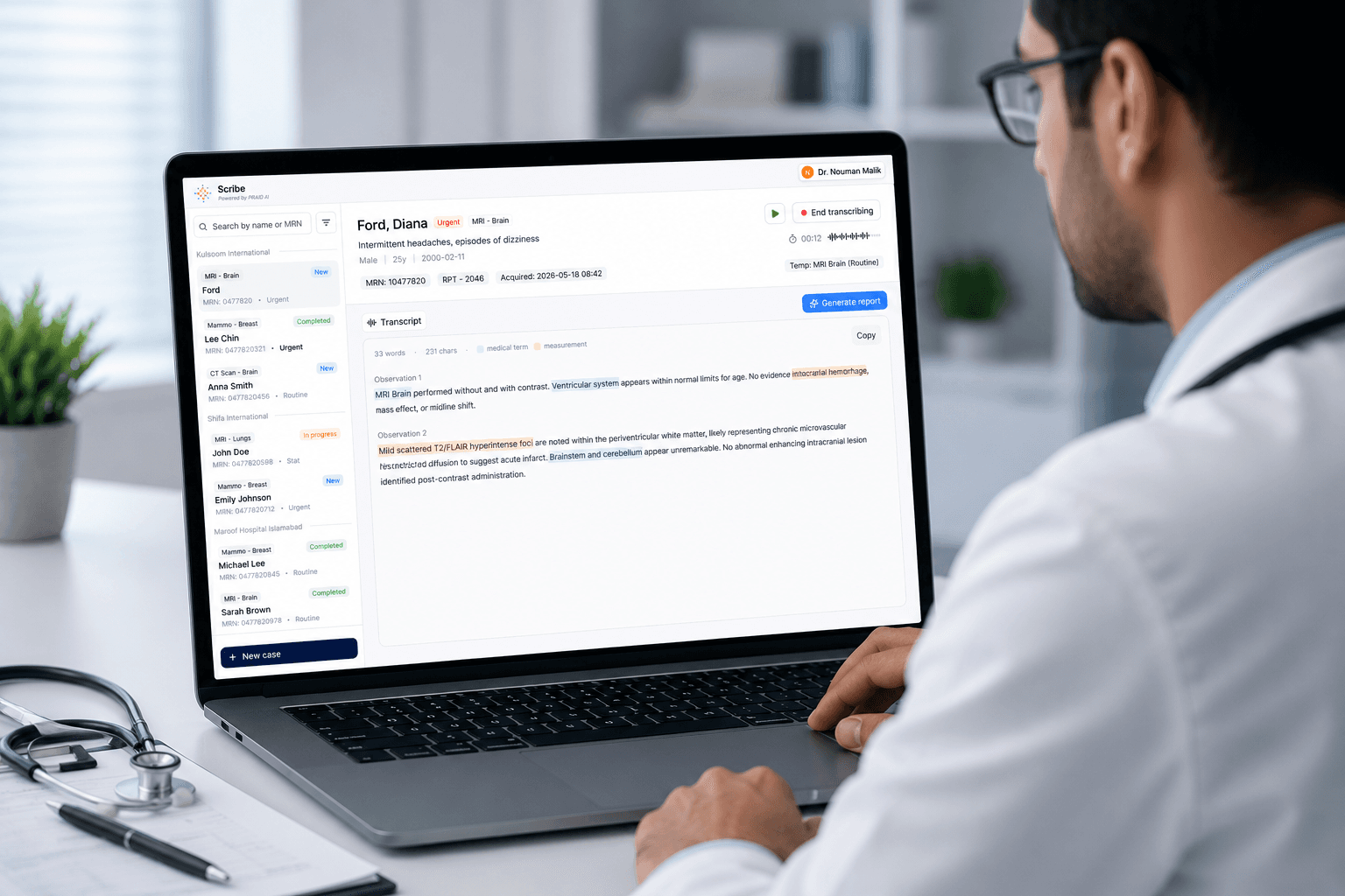 Clinician using PRAID Scribe